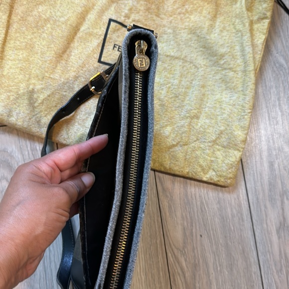 Authentic Fendi Vintage Requi Brown Crossbody Shoulder Bag - Picture 10 of 14